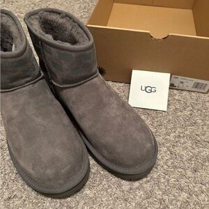 UGG Mens Charcoal Suede Ankle Boots